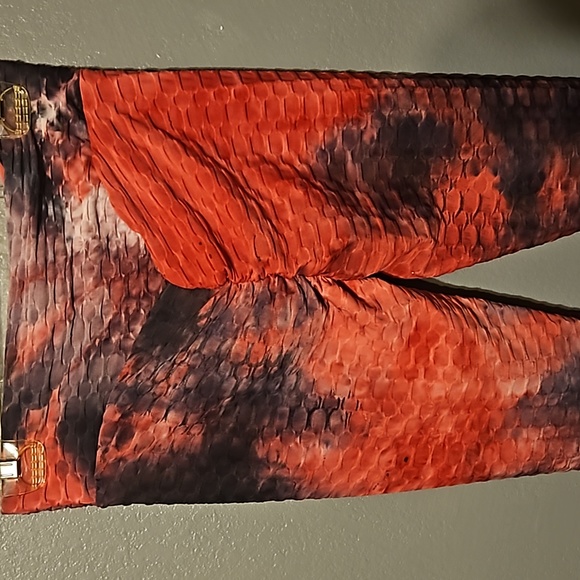 Butt lifting pink and black honeycomb leggings - Picture 3 of 3